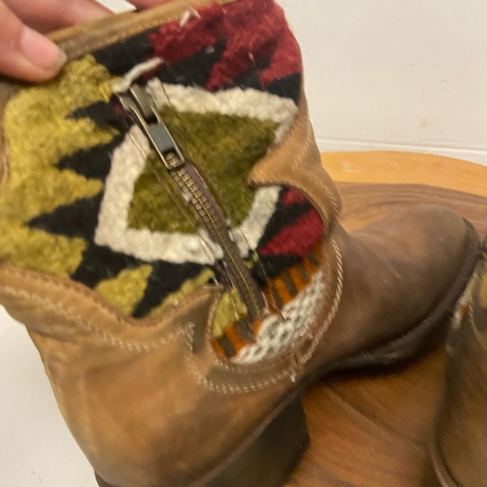 Free Bird CABLO Southwest Tapestry Blanket Booties - Picture 7 of 11